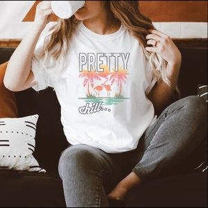 NWT! Pretty Chill Flamingo 🦩 Palm Tree 🌴 Tee! 🌸